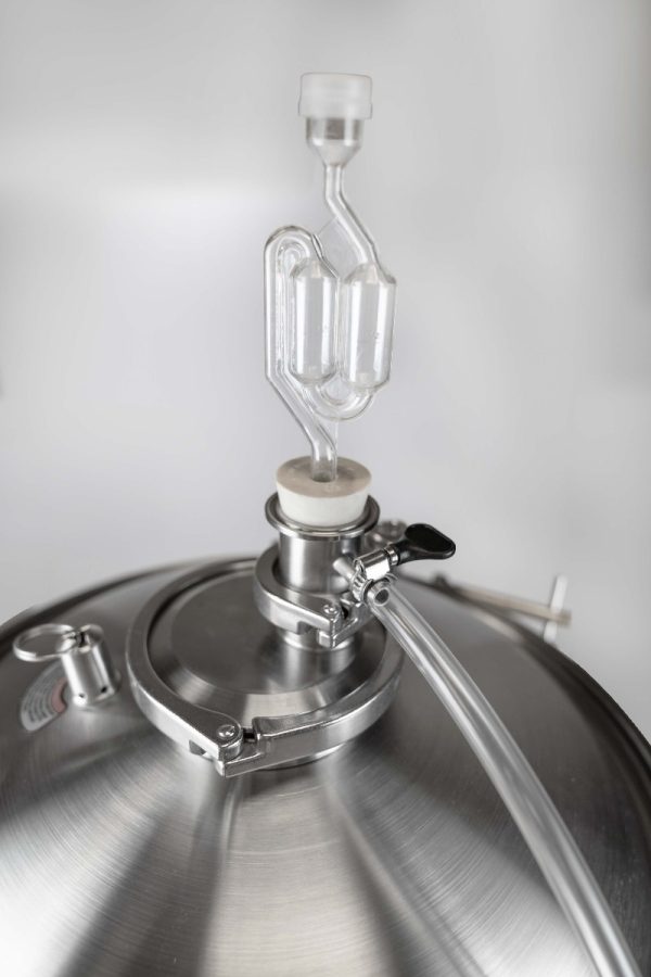 4" tri-clamp cap with level gauge assembly