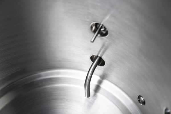 Robotically welded 1.5" tri-clamp fitting ensures superb weld quality every time.