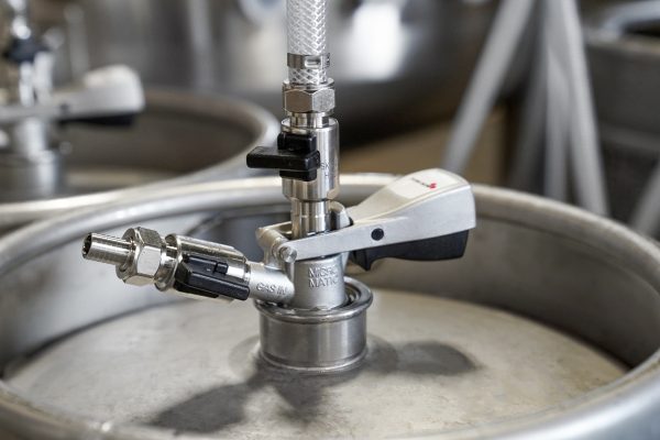 The Sanke Keg Coupler is designed to fill and wash kegs that use an American Sankey D System type valve.